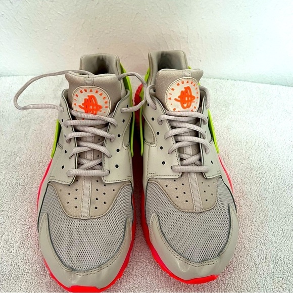 Women Nike Air Huarache Run Desert Sand Volt-Hot Punch Size 11 Running Exercise - Picture 3 of 7